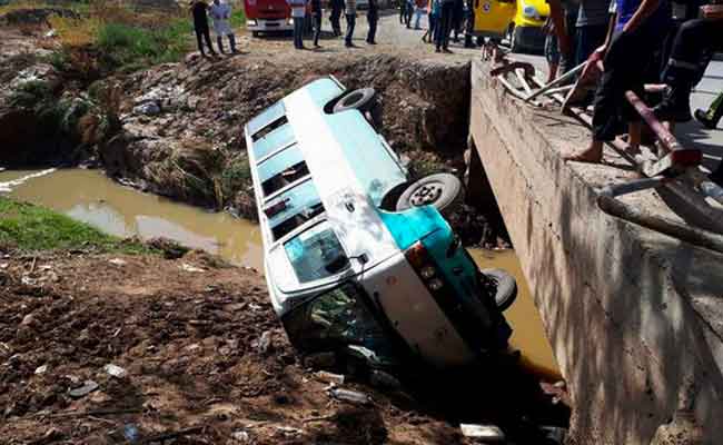 اصطدام بين حافلة لنقل المسافرين و شاحنة يخلف 9 قتلى و 13 مصابين بسطيف
