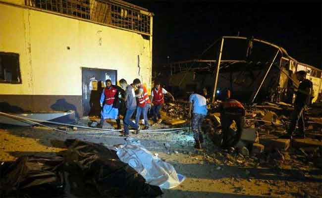 الخارجية تؤكد عدم وجود ضحايا جزائريين في القصف الذي استهدف مركزا للمهاجرين في ليبيا