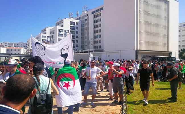 الحراك الشعبي : الطلبة يواصلون مسيراتهم المطالبة برحيل النظام