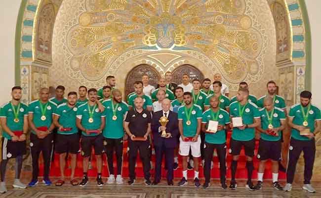 بن صالح يستقبل “محاربي الصحراء” و يقرر تكريمهم بأوسمة الاستحقاق الوطني