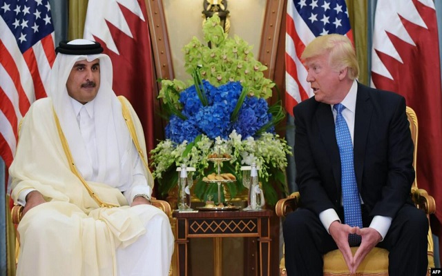 ترامب أخد الملايير ومدح أمير قطر وأخير تنكر لإيران