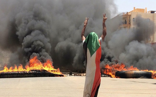 السودان تتجه نحو النفق الضيق