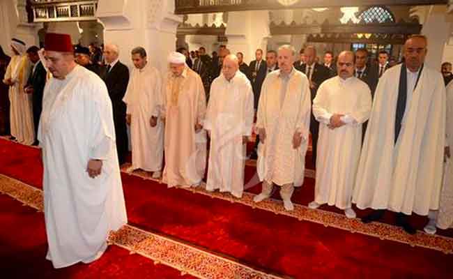 بن صالح يؤدى صلاة عيد الاضحى المبارك بالجامع الكبير بالعاصمة