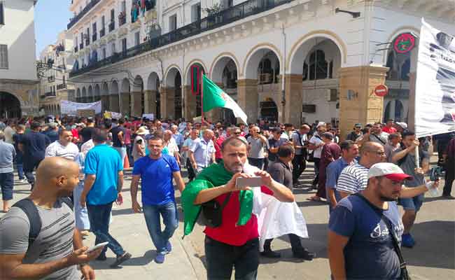 الطلبة يخرجون في مسيرتهم الـ26 من أجل تلبية مطالب الحراك الشعبي