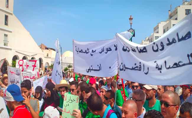 الحراك الشعبي : الطلبة يتشبتون في مسيرتهم الـ24 برحيل بقايا النظام