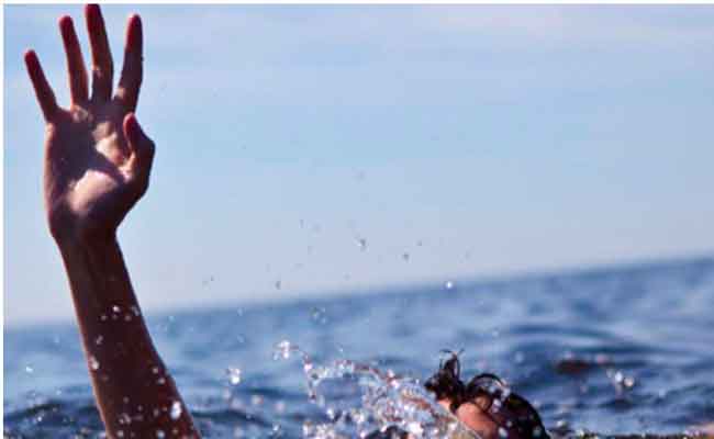 حرس السواحل ينقذ صيادين بعد فقدانهما بعرض البحر بمستغانم