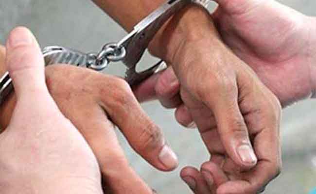 الإطاحة بدركي و زوجته قتلا شابا بسكين  بعين أميناس