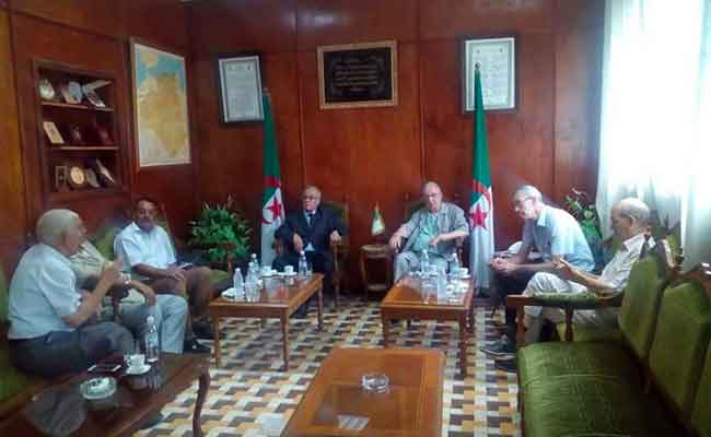 لقاء بين أعضاء الهيئة الوطنية للوساطة والحوار و العقيد يوسف الخطيب