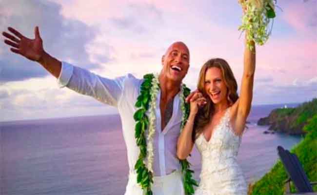 “ذا روك” يدخل القفص الذهبي بعد 12 عاما من الحب…