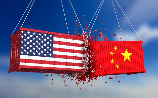 ترامب يأمر الشركات الأميركية بنقل مصانعها من الصين بعد رفعها الرسوم الجمركية