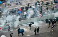 الصين تطلق الغاز المسيل للدموع لتفرقت المتظاهرين