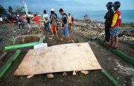 فرار المئات عقب تحذير من تسونامي بعد زلزال بإندونيسيا