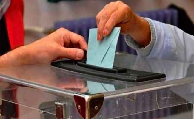 أحزاب سياسية تعرب عن ارتياحها لاستدعاء الهيئة الناخبة لرئاسيات 12 ديسمبر