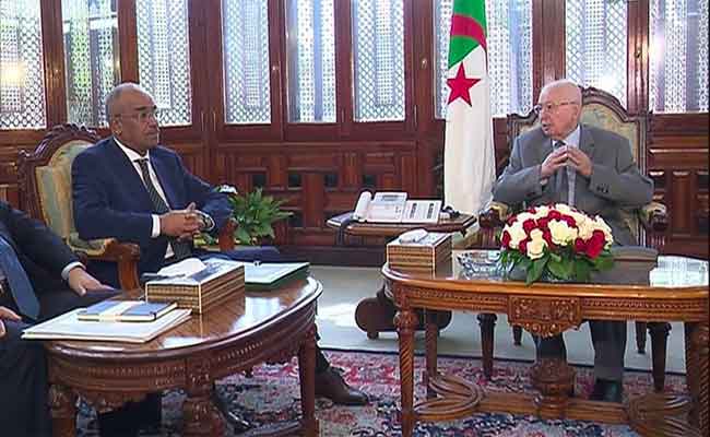 بن صالح يستعرض مع بدوي الأوضاع السياسية والاقتصادية والاجتماعية للبلاد 