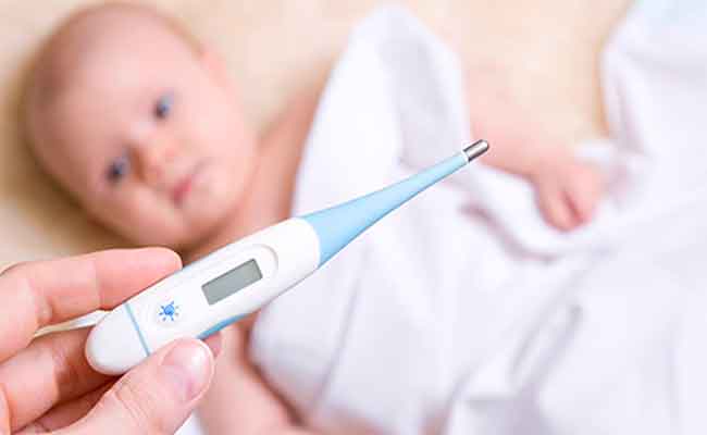 لماذا ترتفع حرارة الطفل بعد التطعيم...؟