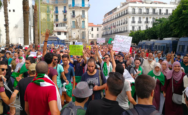 الحراك الشعبي : الطلبة يطالبون في مسيرتهم الـ30 بالتغيير الجذري للنظام
