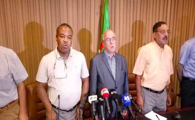 اللجنة القانونية لهيئة كريم يونس تجتمع  لدراسة المقترحات