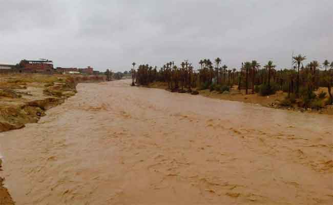 الحماية المدنية تنستل جثة الطفل الذي جرفته سيول وادي ملياس ببني ونيف ببشار
