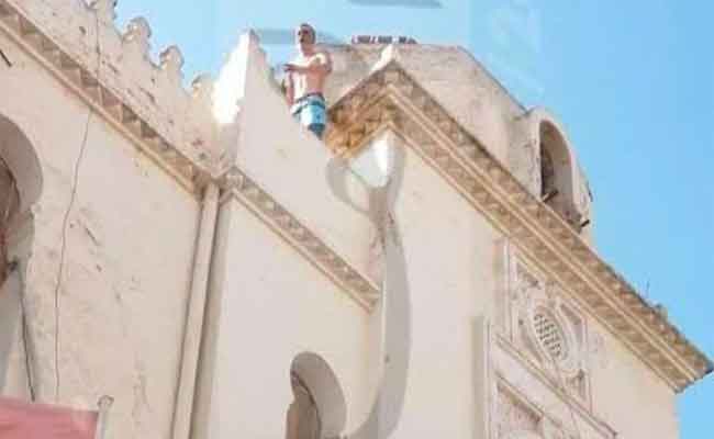 محاولة نجل برلماني الانتحار فوق مقر بلدية فوكة في تيبازة