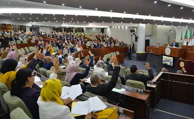 مصادقة أعضاء المجلس الشعبي الوطني على قائمة نواب رئيس المجلس