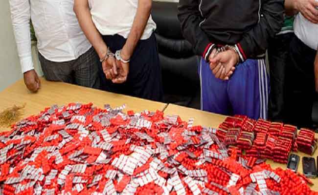 التحقيق مع جمركيان تورطا في فضيحة تهريب 3 آلاف قرص مهلوس