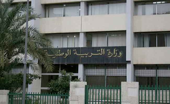 وزارة التربية تحدد عقوبات في حق التلاميذ الذين يسيئون استعمال التكنولوجيا…