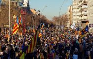 مئات الآلاف يطالبون بالانفصال عن إسبانيا...