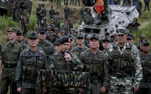 على الحدود مع كولومبيا فنزويلا تنشر 150 ألف جندي