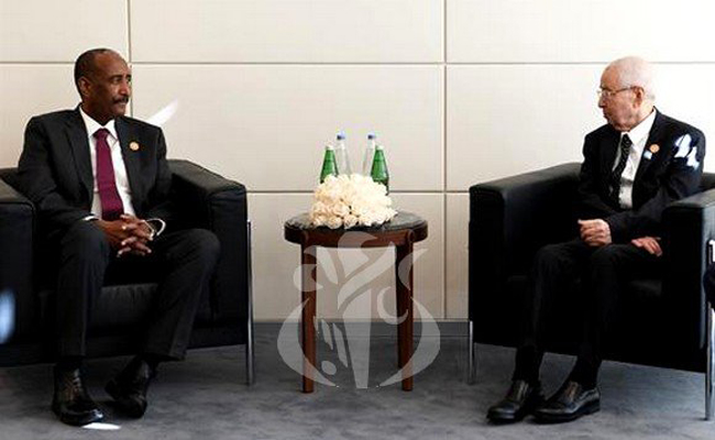 بن صالح يتحادث مع رئيس مجلس السيادة السوداني و نائب رئيس مجلس الوزراء الكويتي