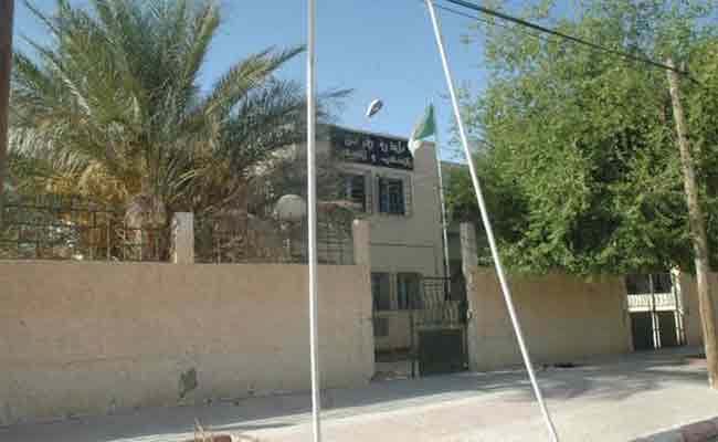 أزيد من 70 من عمال الأشغال المباشرة ببلدية تبسة بين شبح المراقب المالي و البطالة