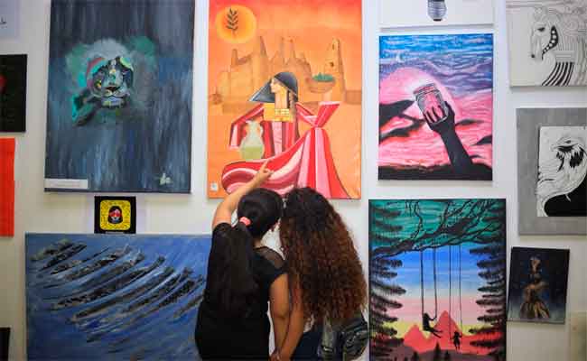 الصالون الوطني للفنون التشكيلية يستعرض 120 عملا فنيا من توقيع ألمع الرسامين الجزائريين…