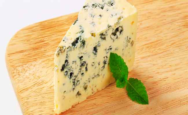 الجبنة الزرقاء... وراء المظهر المتعفّن الكثير من الفوائد...