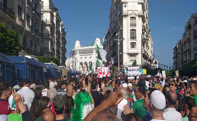 الجمعة 34 من الحراك الشعبي : تشبت و إصرار على التغيير الجذري للنظام