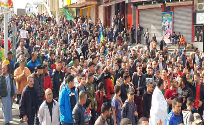 الحراك الشعبي في جمعته الـ36 : إصرار على التغيير و رفض لإجراء الرئاسيات