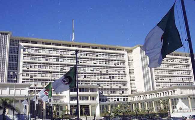 الحكومة تصادق على 6 مشاريع صفقات بالتراضي البسيط تخص إنجاز عدة منشآت وهياكل