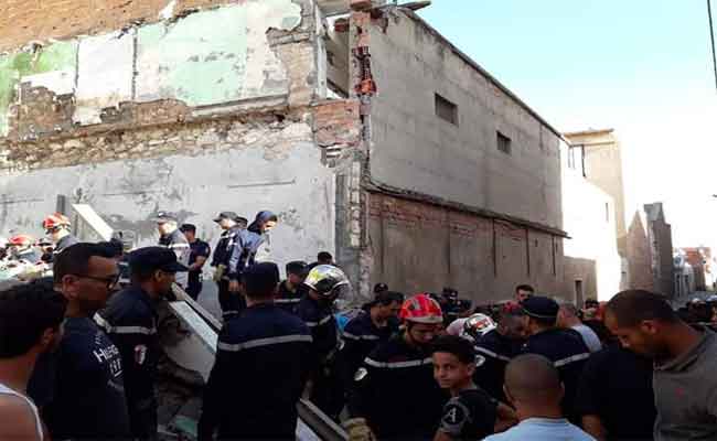 إصابة شخص في حادث سقوط سطح عمارة في وهران