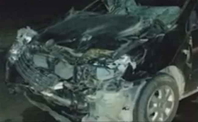 اصطدام سيارة بجمل يخلف قتيلا و جريحان بالوادي