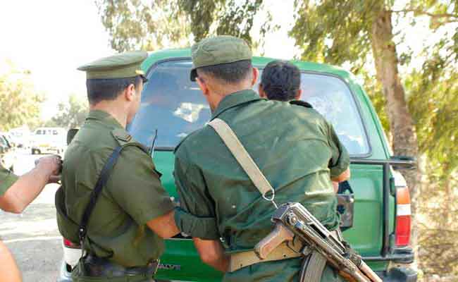 درك تبسة يطيح بموظف ببلدية الحمامات متلبسا بالرشوة من طالبي السكنات