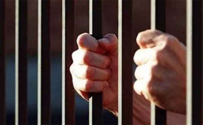 حبس ثلاث أشخاص و وضع إثنين تحت الرقابة القضائية في قضية مقتل شاب بالجلفة