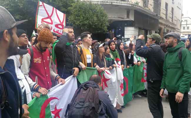 الطلبة في مسيرتهم الـ38 يتشبتون بالتغيير و يدينون الحكم على موقوفي الحراك