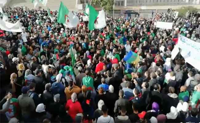 إصابة متظاهر بجروح بعد أن دهسته سيارة في مسيرة وهران