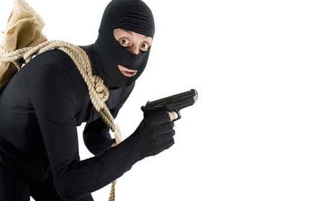 مقتل جاني خلال عملية سطو مسلح على صاحب محطة وقود بالبليدة و سلبهنصف مليار