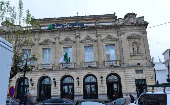 الأغنية الوطنية تلامس قلوب الجمهور في حفل انطلاق المهرجان الدولي الثامن للانشاد بقسنطينة…