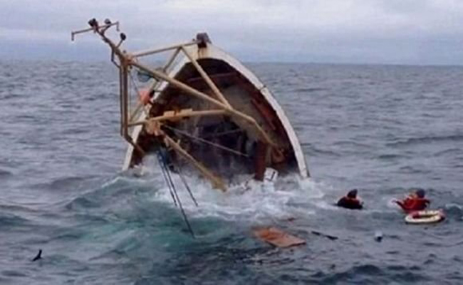 الحماية المدنية تنقذ 15 صيادا من موت محقق بعد غرق سفينتهم ببومرداس