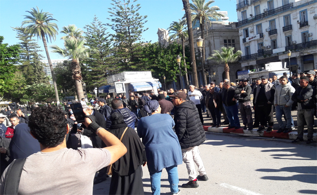 الأمن يوقف محتجين رافضين للإنتخابات الرئاسية بعنابة