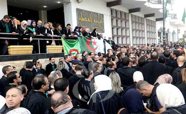 وزارة العدل تطعن في شرعية إضراب القضاة