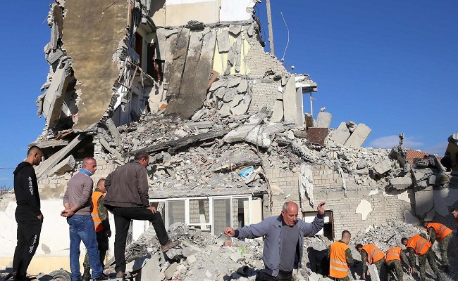 حداد على ضحايا زلزال ألبانيا