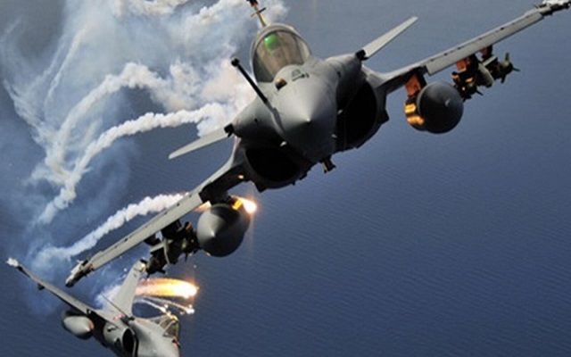 في العراق غارات فرنسية على مواقع داعش