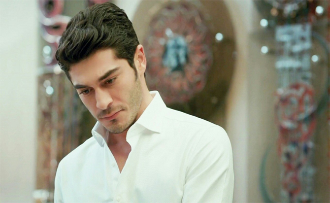 بوراك دنيز يروي قصة حياة خال أوزجان دنيز في “الملك”…وماذا عن أجره مقابل الحلقة الواحدة…