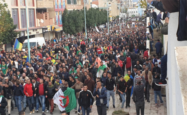 الحراك الشعبي يبلغ جمعته الـ42 وسط إصرار على رفض الرئاسيات و التغيير و تحقيق المطالب الشعبية